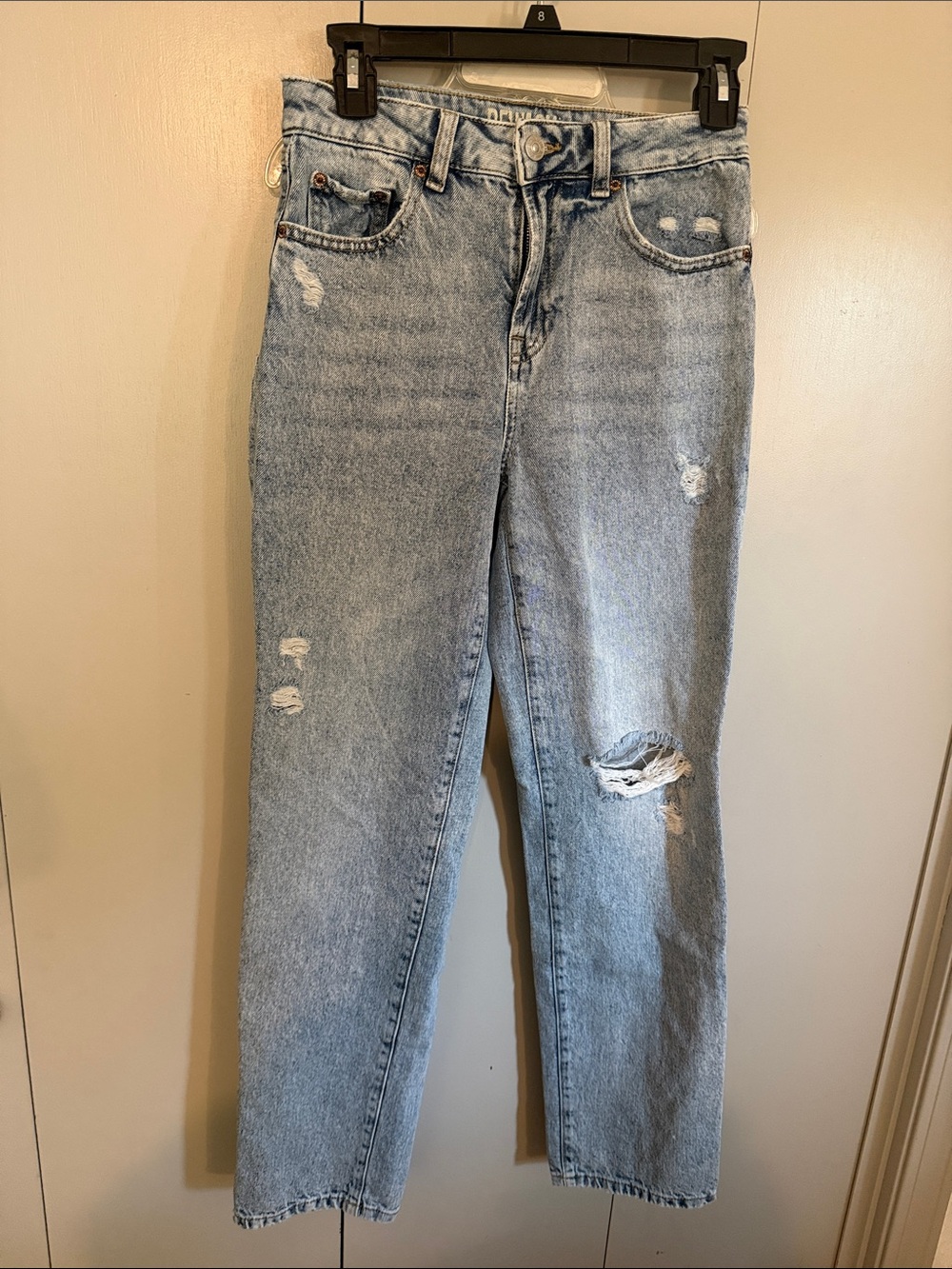 Light Wash Distressed Women’s Jeans